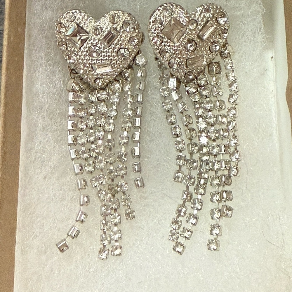 Elegant Silver Heart Dangle Fashion Earrings - Picture 2 of 2